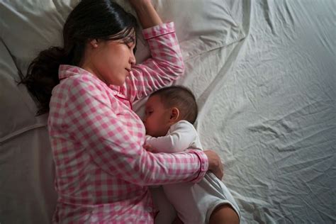 How to Manage Leaking Breastmilk at Night 